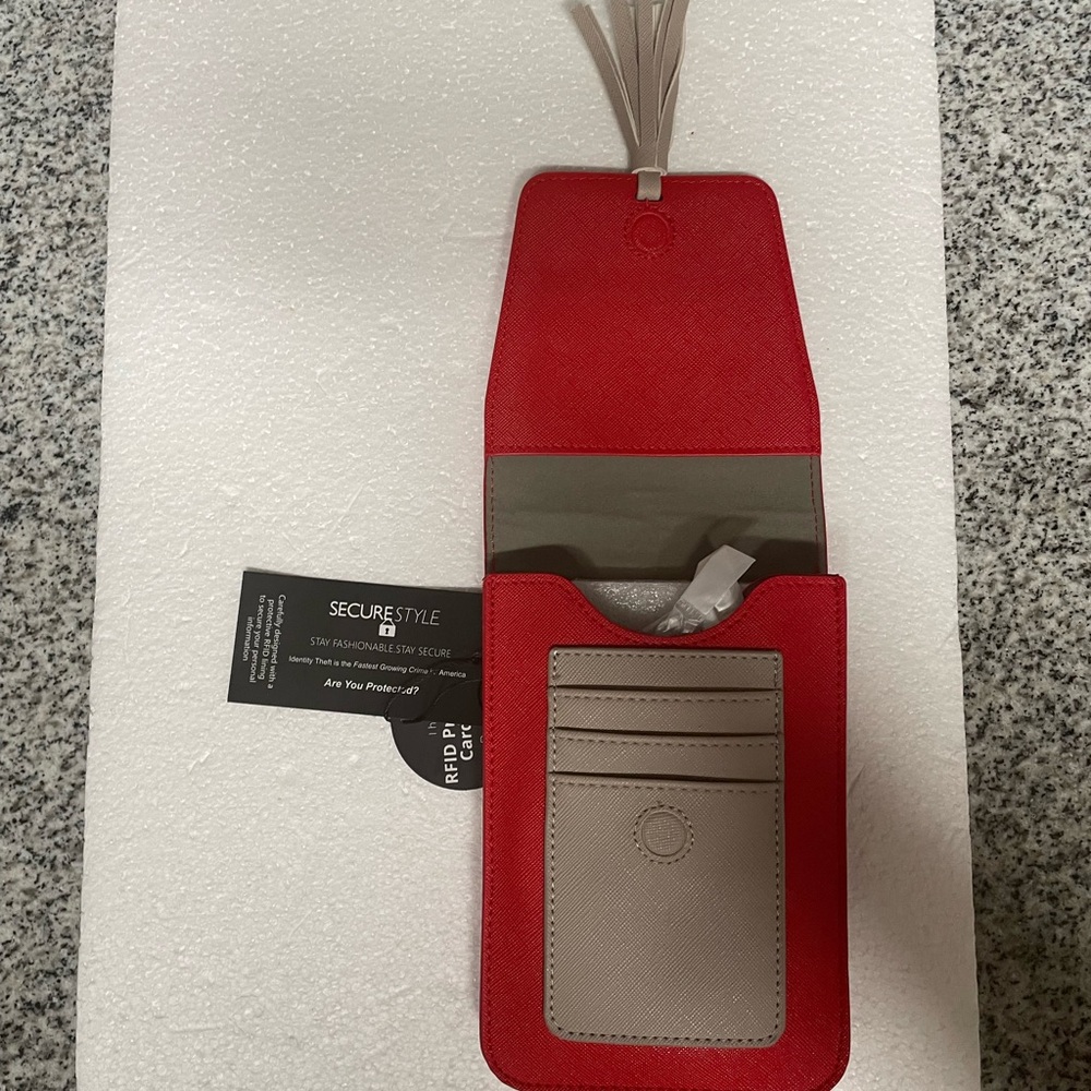 NWT K Carroll Crossbody RFID card slots. Big enough 4 most phones, cards & money - Picture 2 of 12